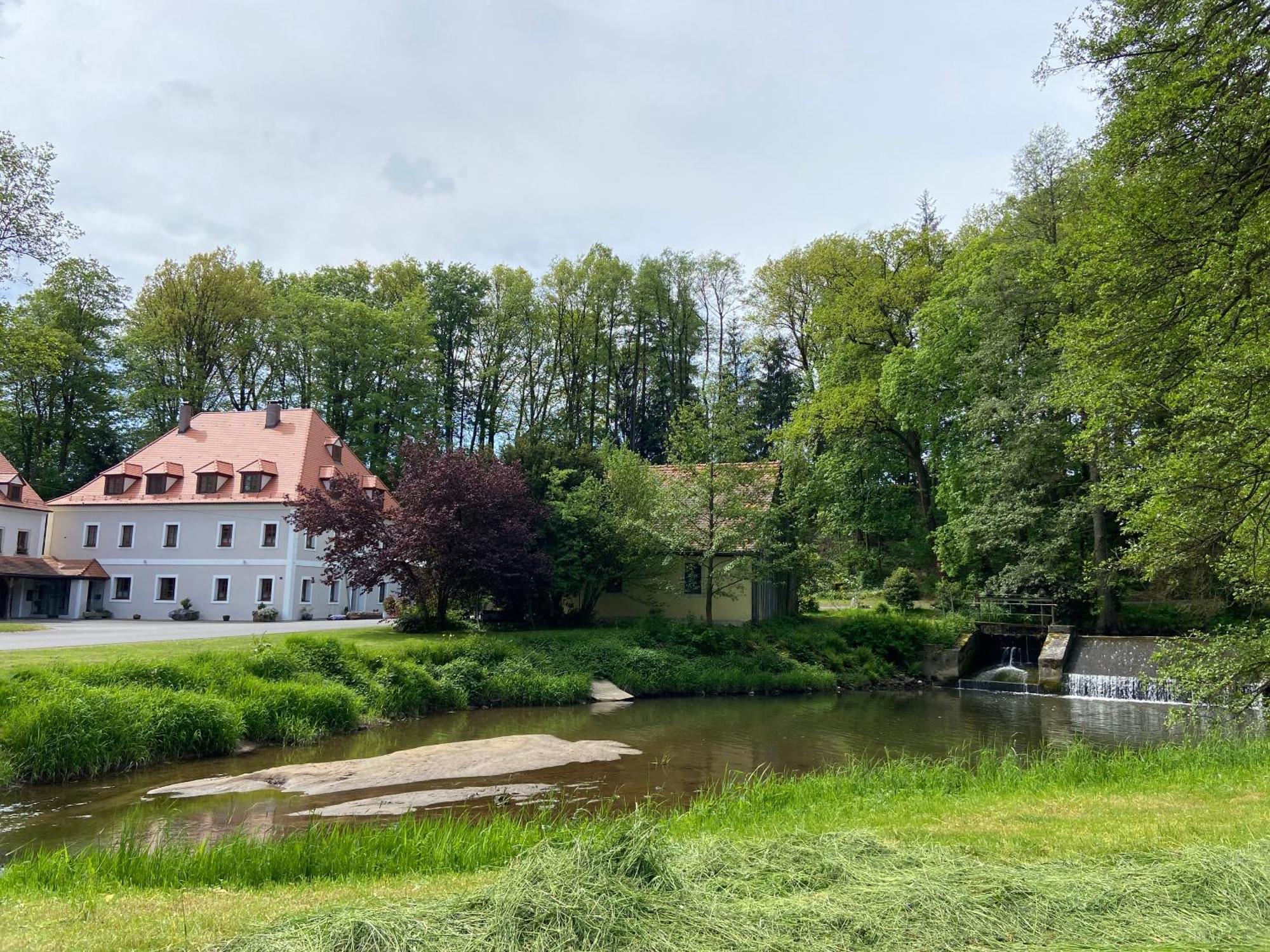 Landhotel Kahrmuehle Pressath Exterior photo